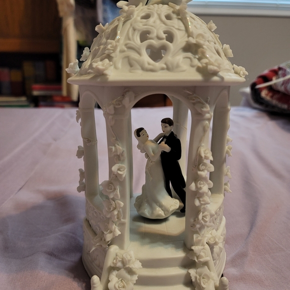 Wedding Couple in Gazebo - Picture 4 of 14